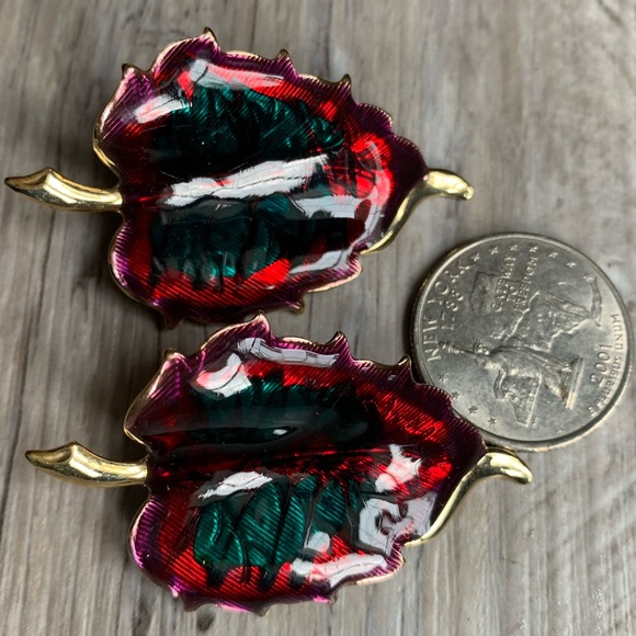 Vintage enamel leaf goldtone earrings - Picture 7 of 9